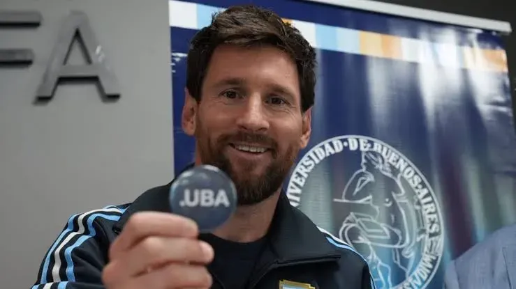 Otro título para el Diez: La UBA distinguió con el Doctorado Honoris Causa a Lio Messi.